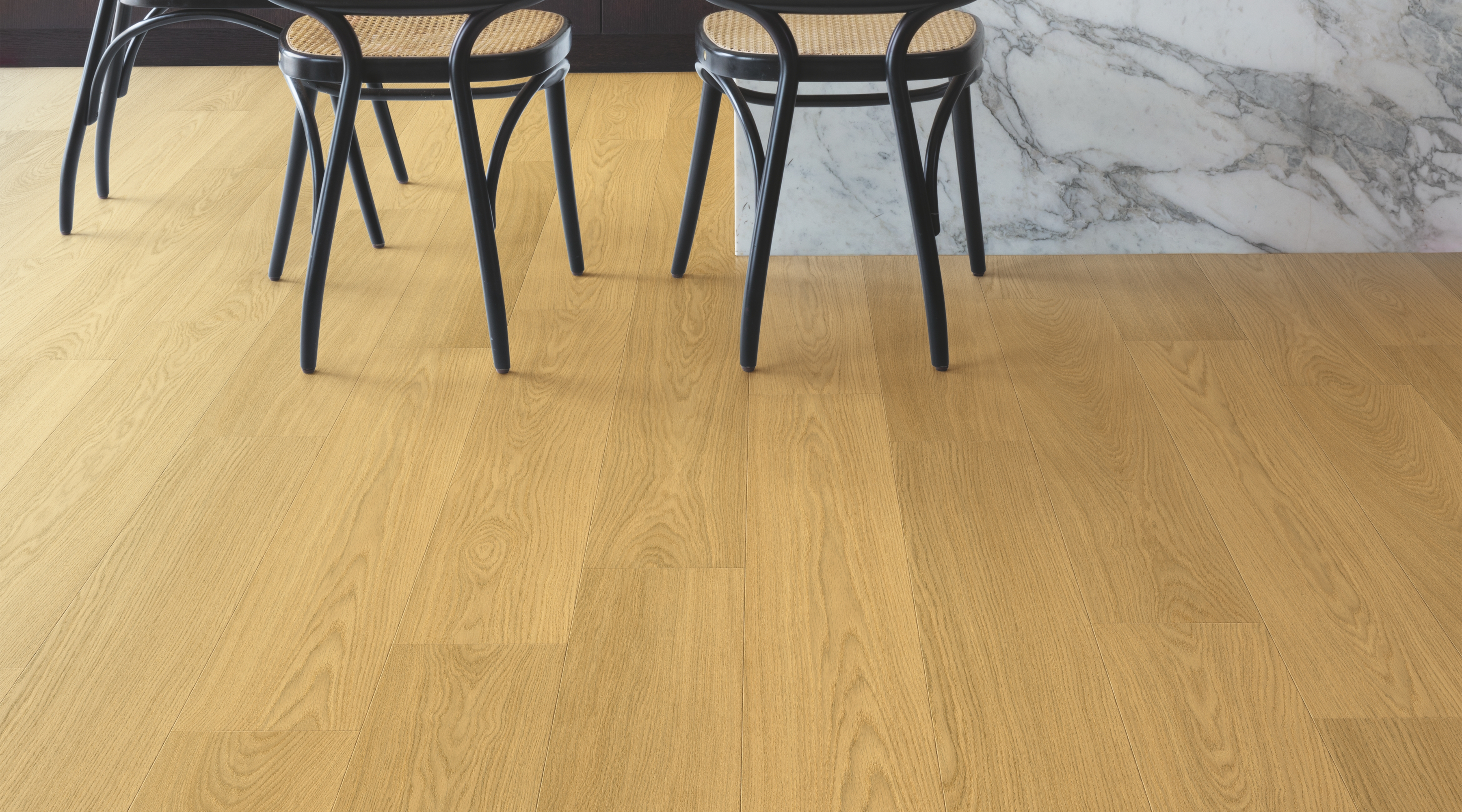 Capture - Natural Varnished Oak SIG4749