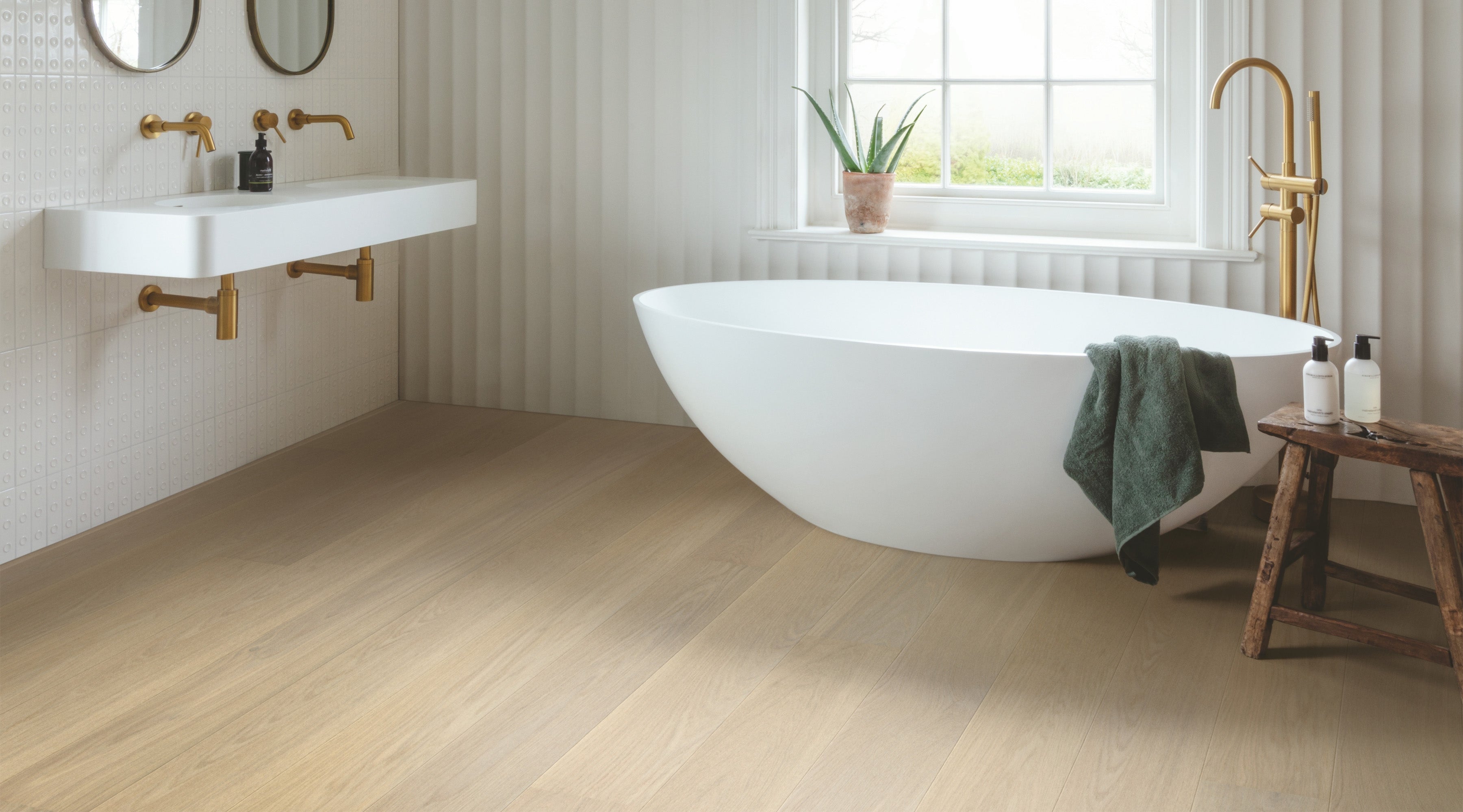 Cascada Hardwood Range Lily White