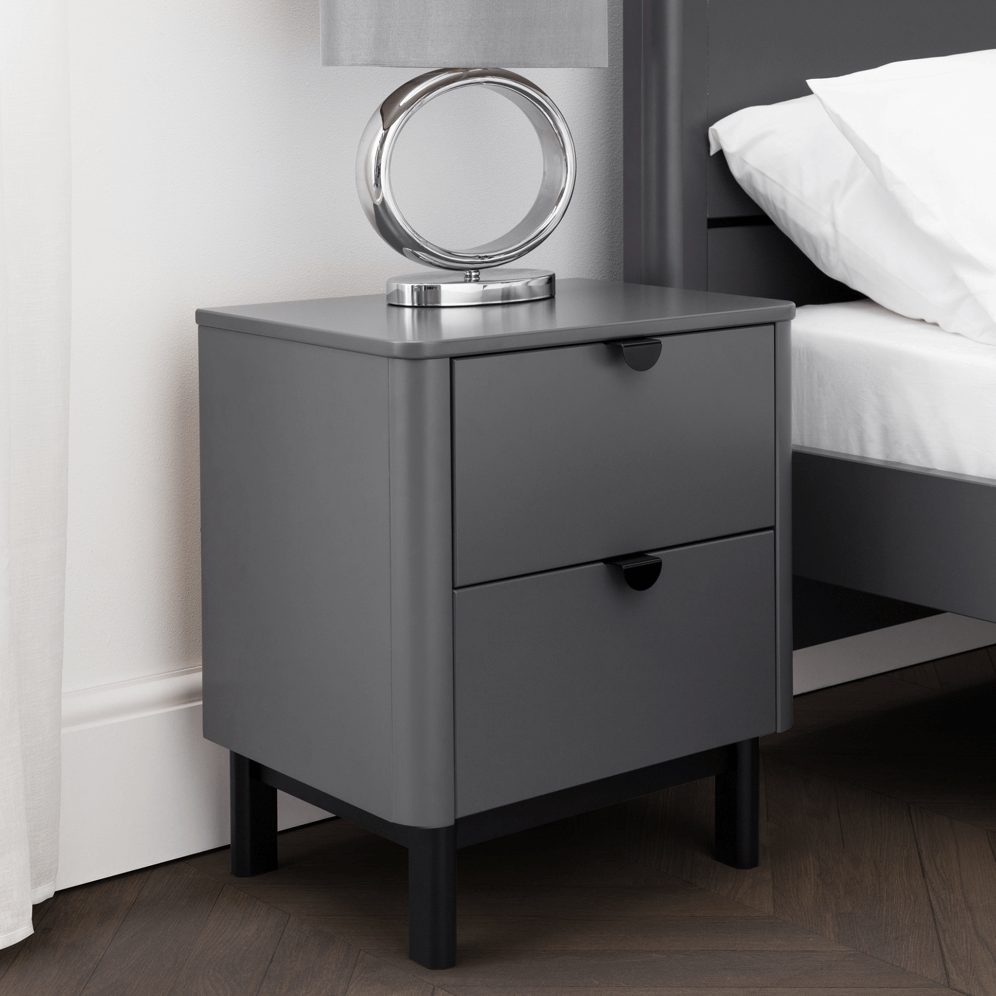 Williamsburg 2 Drawer Bedside