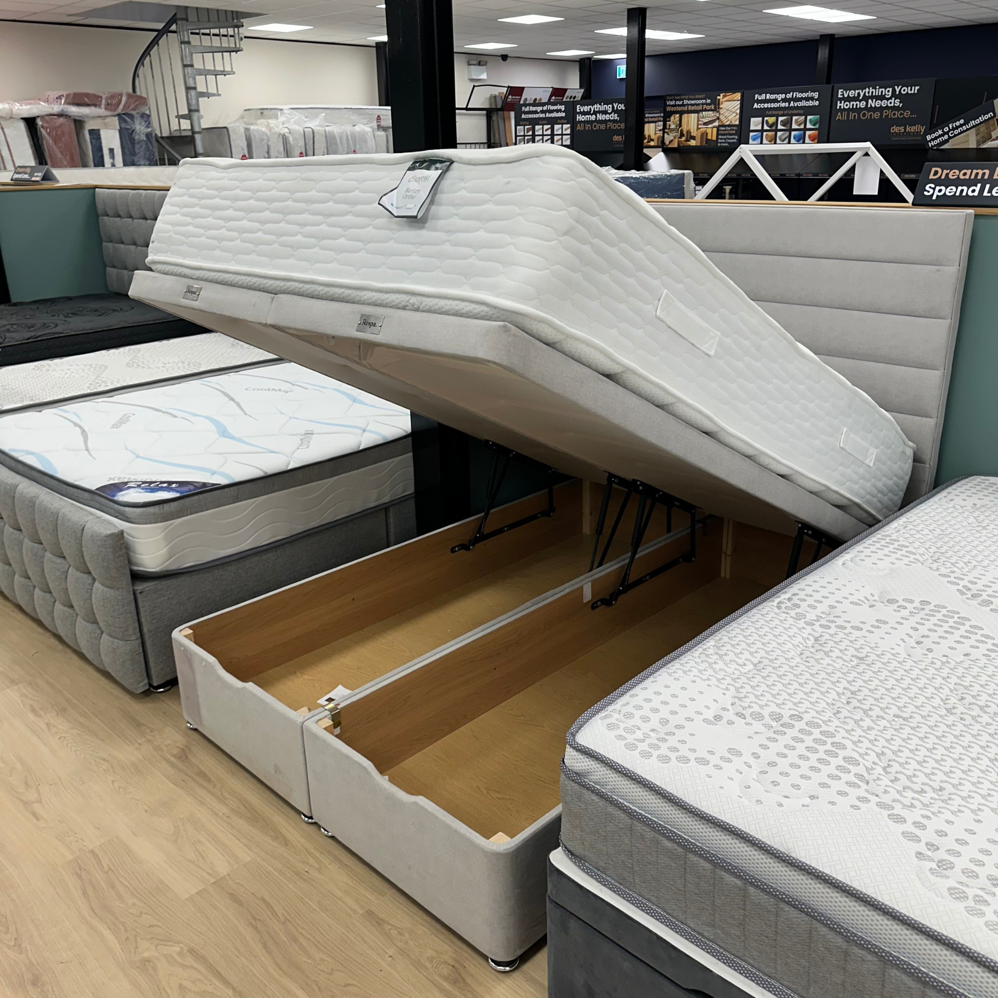 Graceland 4"6 Double Ottoman Bed Set