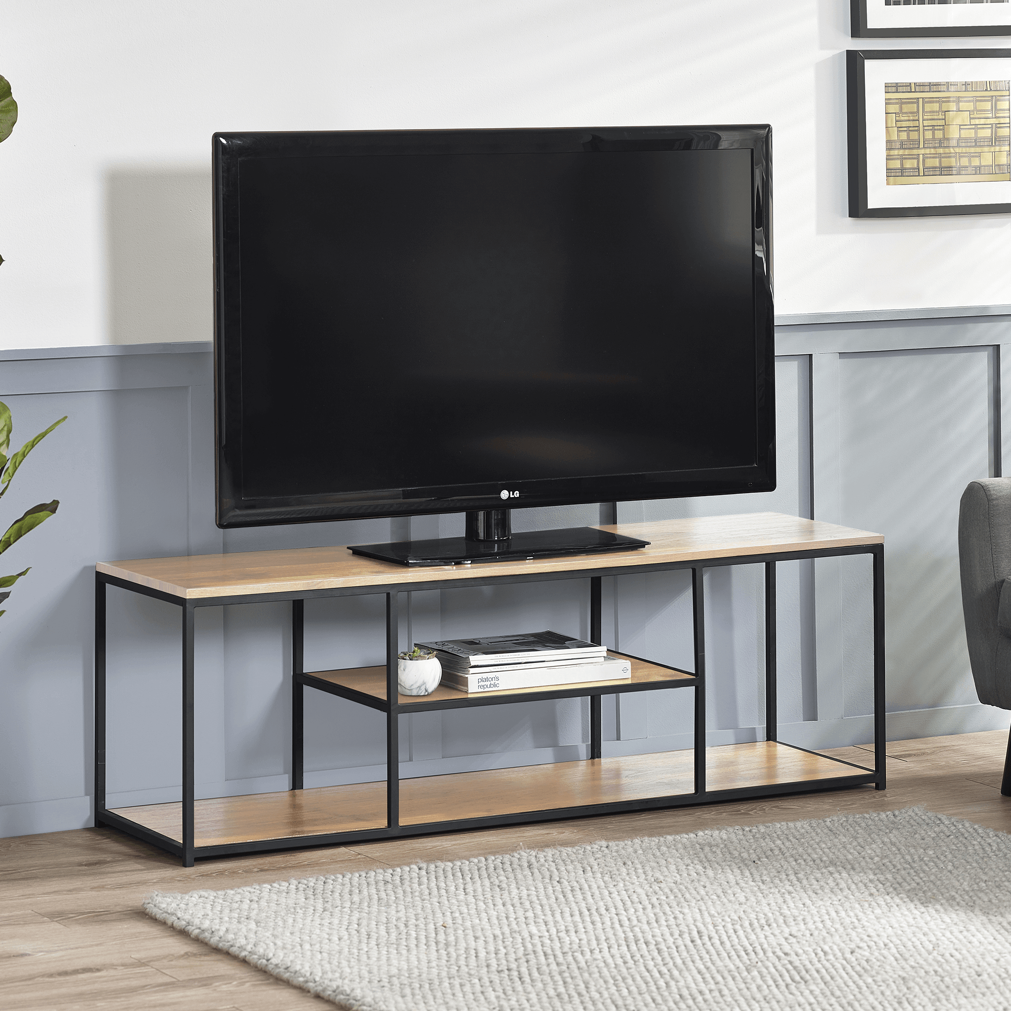 Hugo Tv Unit