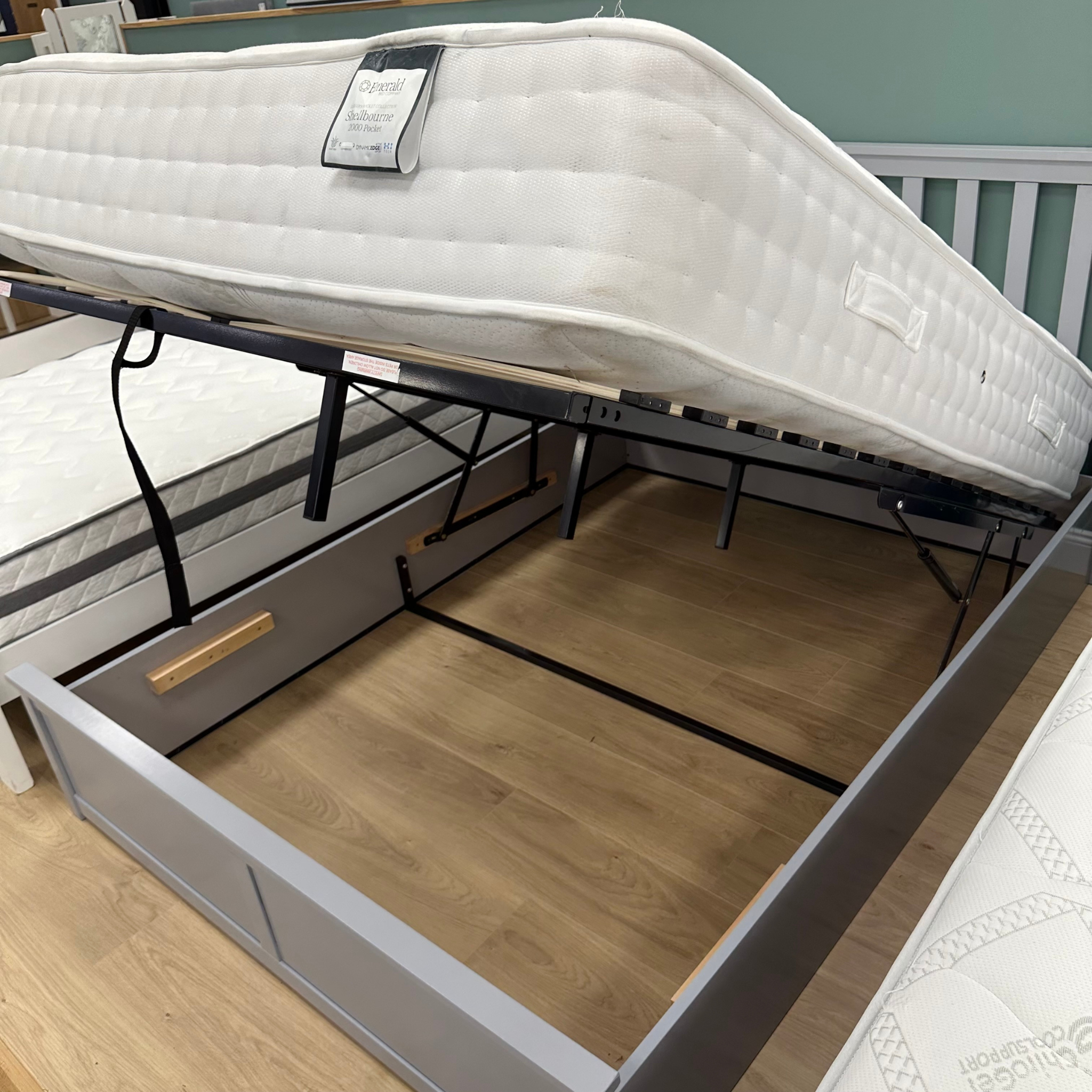 Tiffany 4"6 Ottoman Bed Set