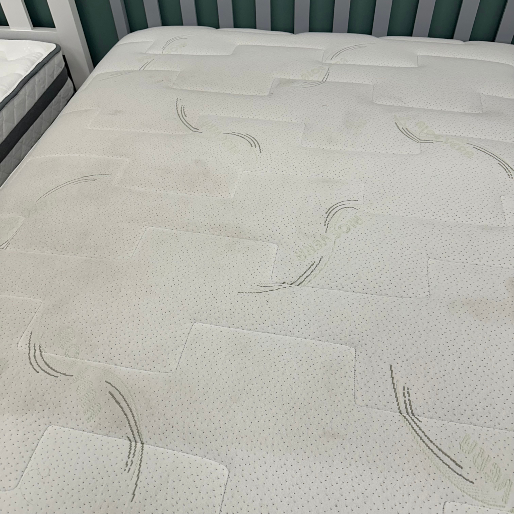 Tiffany 4"6 Ottoman Bed Set